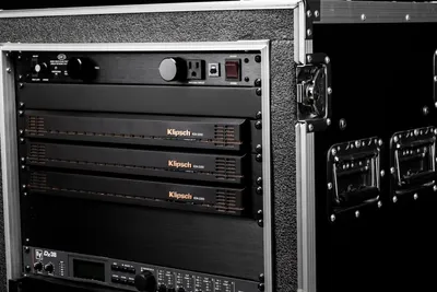 Amplificateur puissant 4x250 W avec DSP intégré, idéal pour installations Hi‑Fi, multiroom ou 70/100 V au Maroc. Réglage précis via interface web, compatible enceintes encastrables Klipsch.