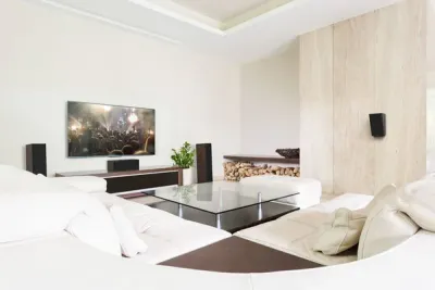 Enceintes Dolby Atmos Klipsch RP-500SA II Walnut. Idéales pour home cinéma, posées ou murales. Son immersif, finition premium.