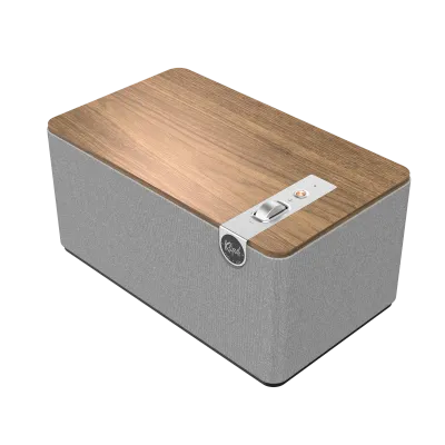 Enceinte active Bluetooth Klipsch The Three Plus Walnut pour salon ou bureau, 120 W, 2.1, USB-C audio, phono pré-amplifié et mode chaînage multiroom.