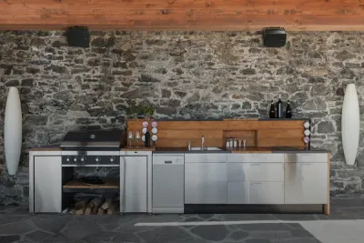 Enceinte Klipsch RSM-525 installée sur mur ou extérieur