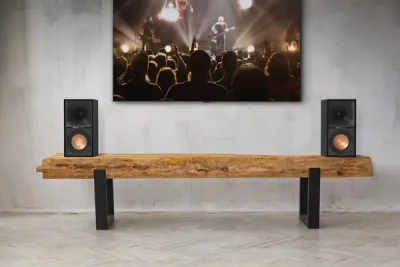 L’enceinte bibliothèque Klipsch Reference R-50M est un modèle 2 voies bass-reflex