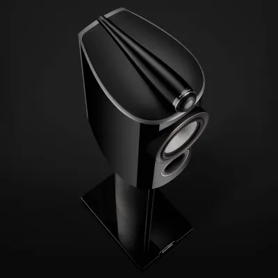 Enceinte bibliothèque Bowers & Wilkins 805 D4 Gloss Black vue en angle du coffret et haut-parleur