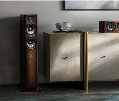Polk Reserve R600 finition noyer brun, en situation