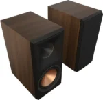 Enceintes bibliothèque pour Hi‑Fi et Home Cinéma. Son puissant, basses profondes et design noyer élégant pour une immersion totale dans votre musique et vos films.