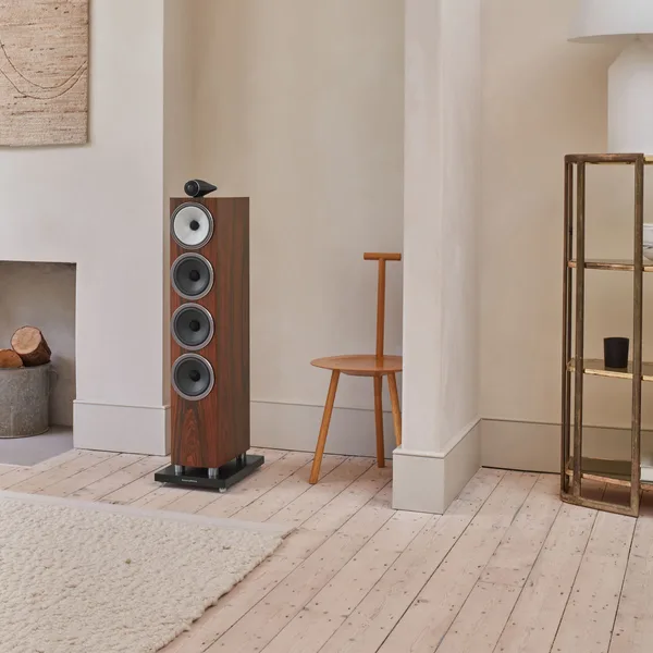 Enceinte colonne 3 voies, 90 dB, 300 W , 8 Ω, 46 Hz – 28 kHz.