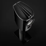 Enceinte bibliothèque Bowers & Wilkins 805 D4 Gloss Black vue en angle du coffret et haut-parleur