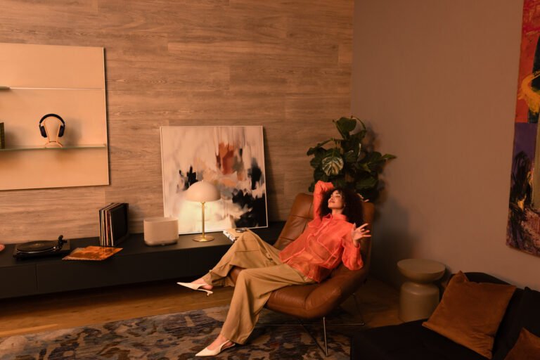 Low--Denon Home 400 White Lifestyle 17